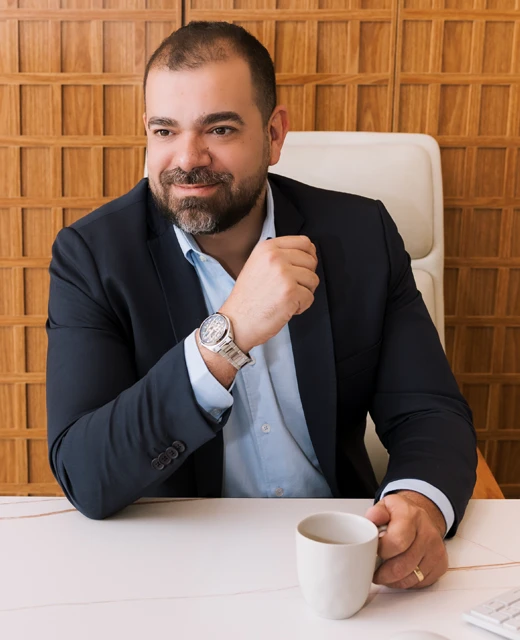 Dr. Robson Tardin em ambiente clínico